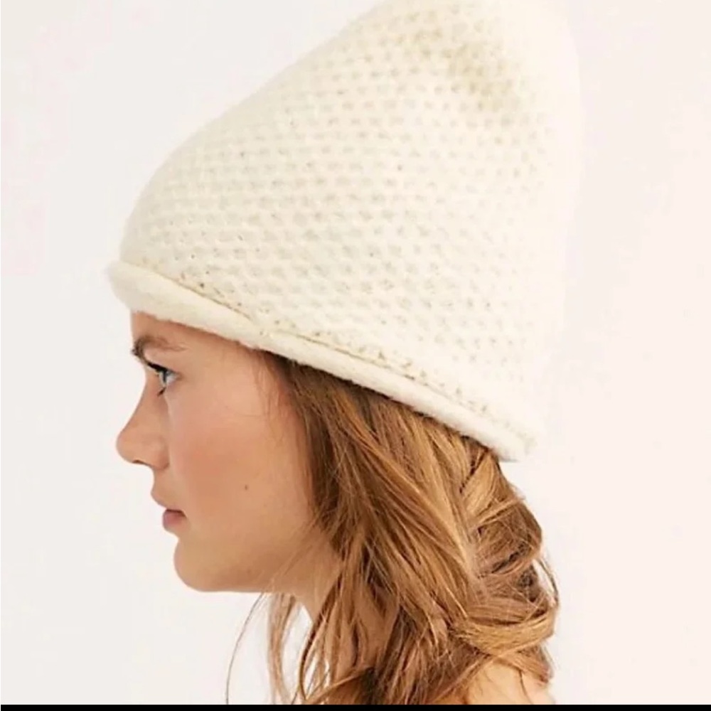 Dreamland knit Beanie - Picture 2 of 5